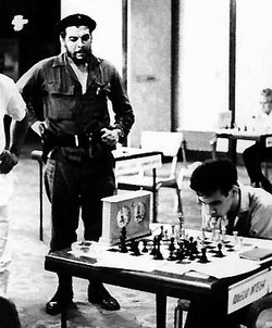 Outdoor chess match to honor Che Guevara